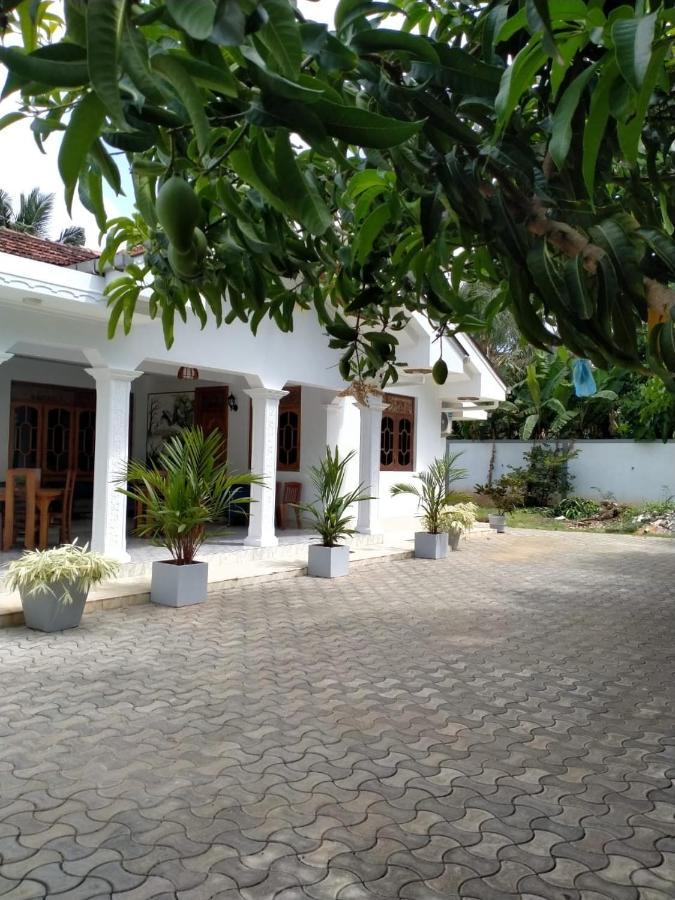 Holidays Hotel Nainamadama المظهر الخارجي الصورة